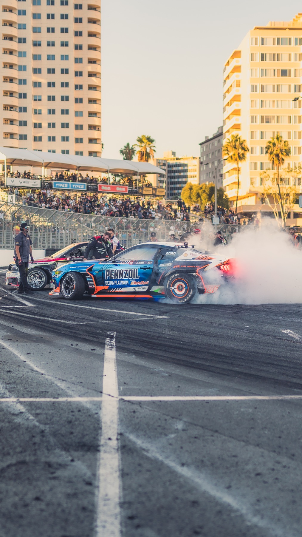 Tandem battle in front of the grandstands