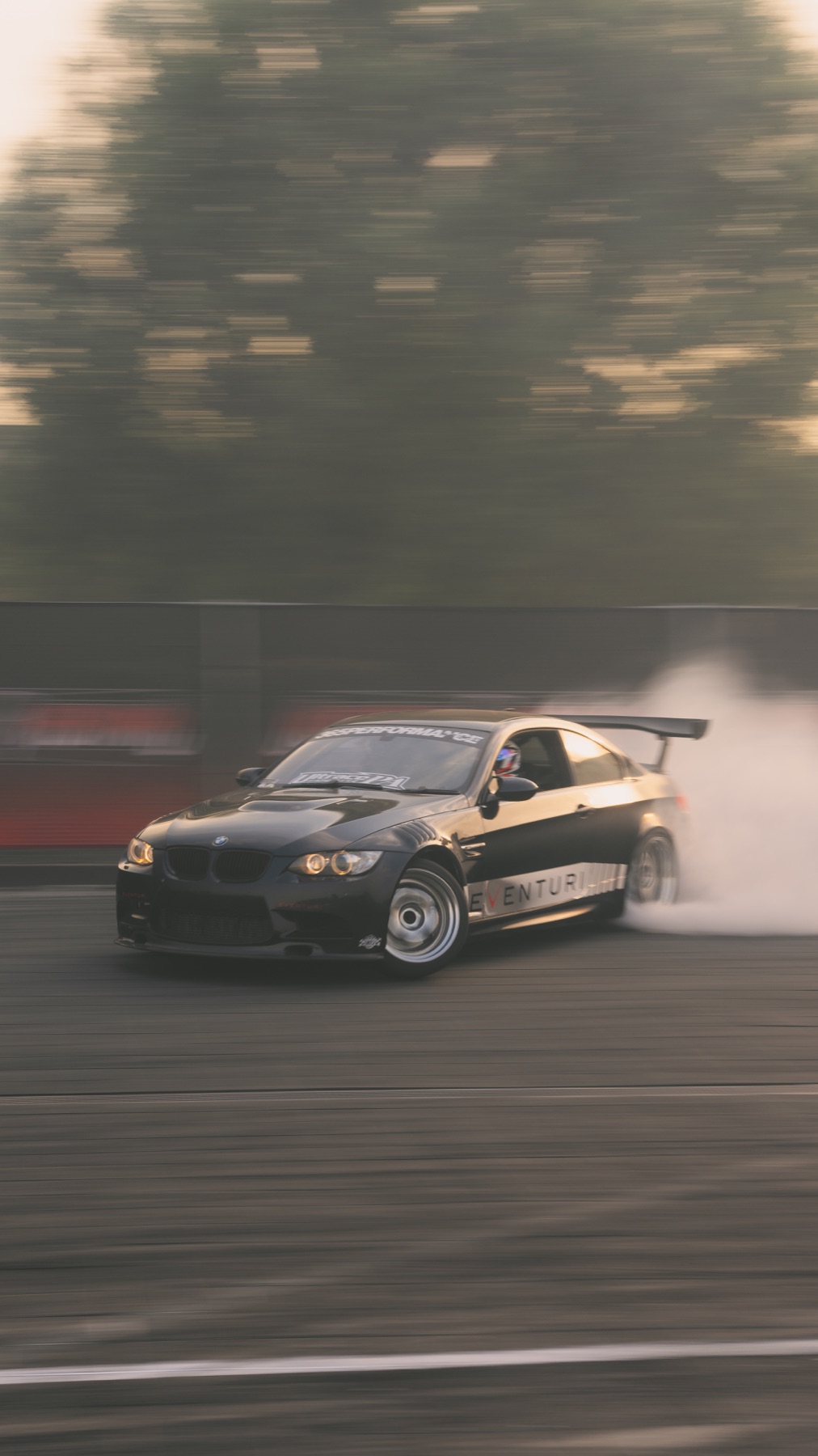 M3 throwing smoke through the corner